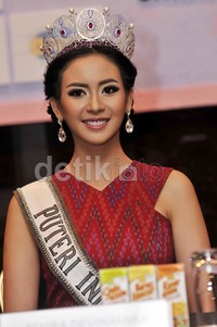     Malam Puncak Pemilihan Puteri Indonesia 2015 juga dihadiri oleh Puteri Indonesia 2014, Elvira Devinamira. Pool/Noel/detikFoto.     