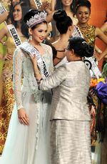 Miss Universe 2014 Hadiri Malam Puncak Pemilihan Puteri Indonesia 2015