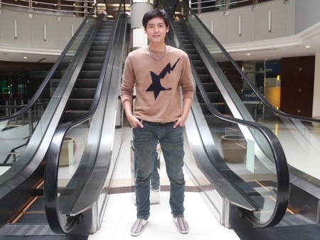 Bantah Pacaran, Roger Danuarta Puji Asty Ananta