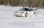 Menjajal Supercar di Salju