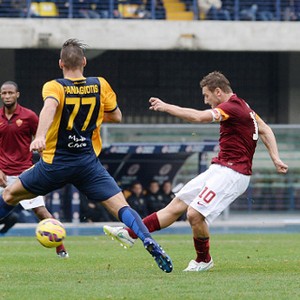 Diimbangi Verona 1-1, Roma Semakin Tertinggal dari Juventus