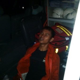 Petugas Damkar yang Dipukul Warga Jl Lautze Dilarikan ke Puskesmas