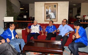 Drama Politik Trio Bimbo dan Amien Rais