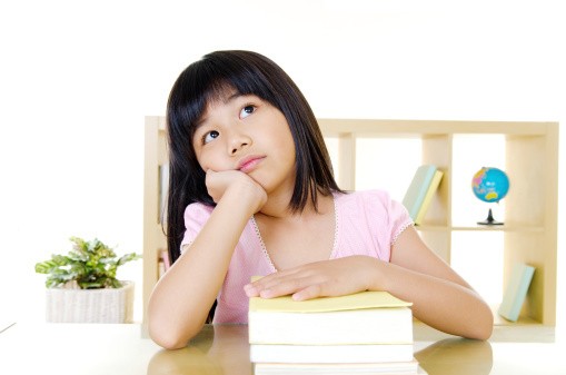 Anak Suka Menunda-nunda Mengerjakan Tugas Sekolah? Kenali Sebabnya