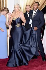 Penampilan Perdana Rita Ora di Red Carpet Oscar 2015
