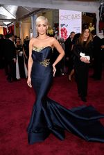Penampilan Perdana Rita Ora di Red Carpet Oscar 2015