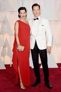 Aktor Benedict Cumberbatch yang kenakan tuxedo putih juga mengajak sang istri Sophie Hunter. Jason Merritt/Getty Images/detikFoto.