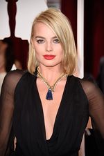 Ini Kalung Rp 19 Miliar Margot Robbie