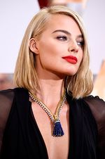 Ini Kalung Rp 19 Miliar Margot Robbie