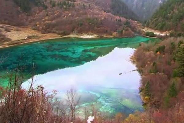 Ajaib! Tiongkok Punya Danau 5 Warna