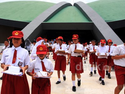 Anak-anak SD Kunjungi Gedung DPR RI
