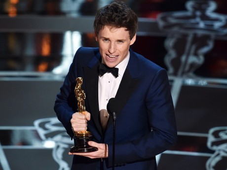 Eddie Redmayne Kalahkan Para Senior di Piala Oscar