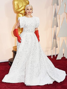 Wow! Sarung Tangan Lady Gaga Jadi Meme di Twitter