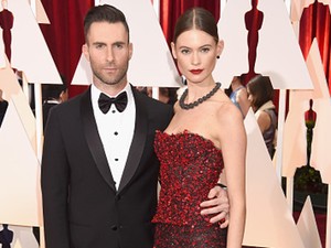 Adam Levine Gandeng Si Cantik Behati Prinsloo di Red Carpet Oscar 2015