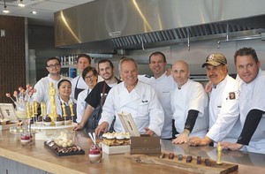 Foto Selfie hingga Pajang Jamur Truffle Jadi Kesibukan Chef Wolfgang Jelang Dinner Oscar