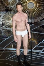 Parodikan 'Birdman', Neil Patrick Harris Nyaris Bugil di Oscar 2015