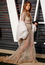 Berbusana Berlian, Jennifer Lopez Bikin Pria Speechless