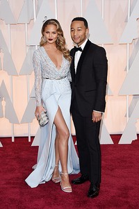 John Legend bersama Chrissy Teigen di red carpet. Jason Merritt/Getty Images/detikFoto.