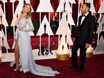 Seksinya Istri John Legend di Red Carpet Oscar 2015