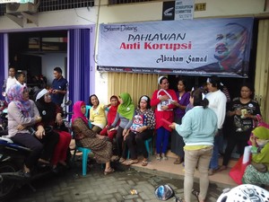 Komunitas Ibu-ibu Datangi Kantor ACC Dukung Abraham Samad