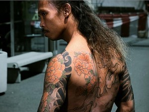 Ngeri! Yayan Ruhiyan Bertato ala Yakuza di Film Jepang