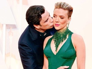 Aksi Cium John Travolta Jadi Meme Kocak, Kim Jong Un Jadi Korban