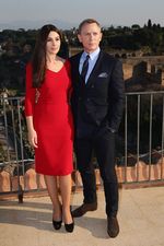Daniel Craig dan Monica Bellucci Serasi di Sesi Foto 'Spectre'
