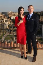 Daniel Craig dan Monica Bellucci Serasi di Sesi Foto 'Spectre'