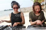 Aksi Mei Chan Nge-DJ di Tepi Pantai