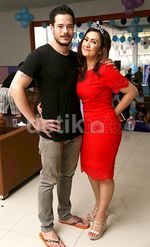 Sexy Mom... Nafa Urbach Dibalut Dress Merah Menyala