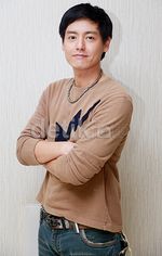 Bebas, Roger Danuarta Makin Fresh