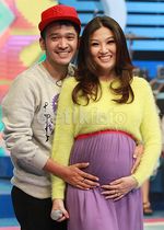 Kecupan Mesra Ruben Onsu untuk Sarwendah