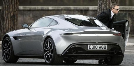 Mengintip Aksi Daniel Craig dengan Aston Martin di Film James Bond
