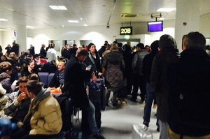 Pilot Harus Istirahat, 440 Penumpang Tertahan di Bandara Inggris 18 Jam
