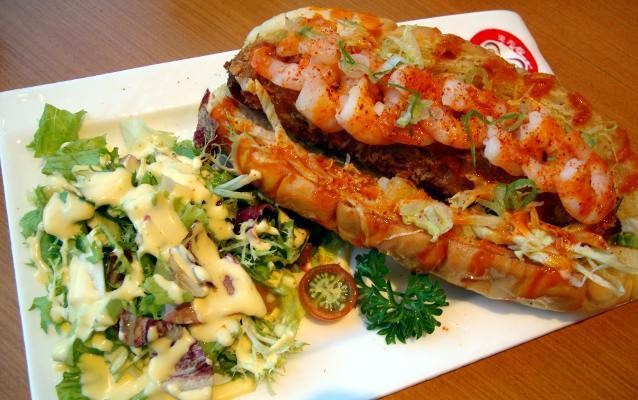 Santap Malam Komplit Mengenyangkan dengan Setangkup Hot Dog