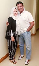 Mesranya Santi Peluk-peluk Mark Sungkar