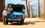 Pasutri Ini Keliling Dunia dengan Land Cruiser