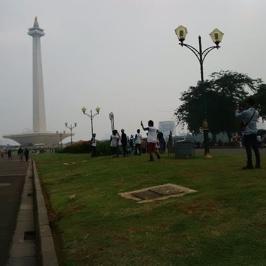 Bergeser Ke Istana Ribuan Nelayan Pendemo Sempatkan Selfie Di Monas