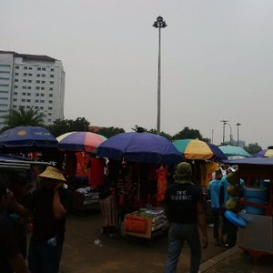 PKL Ikuti Para Nelayan Berdemo di Depan Istana, Lalin Tersendat