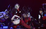 Duh! Madonna Terjatuh di Panggung BRIT Awards