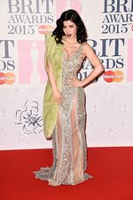 Bertabur Bintang di Red Carpet BRIT Awards 2015 (2)