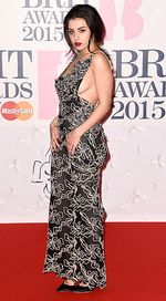 Bertabur Bintang di Red Carpet BRIT Awards 2015 (2)