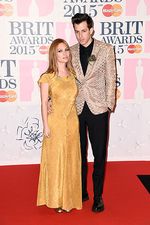 Bertabur Bintang di Red Carpet BRIT Awards 2015 (2)