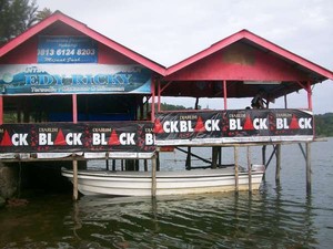 Awas Kesurupan di Danau Lau Kawar!