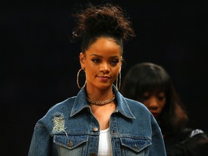 Rihanna Harusnya Tampil di BRIT Awards 2015?