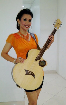 Ratna Listy Gugat Cerai Suami