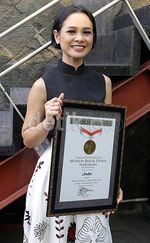 Farah Quinn Bak Artis Bollywood, Mantan Istri Deddy Corbuzier Tampil Berhijab