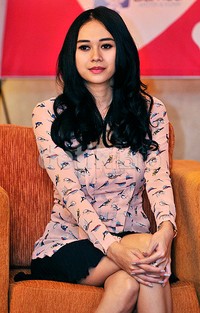 Rambutnya yang digerai dan bergelombang membuat Aura terlihat semakin cantik. Pool/Noel/detikFoto.