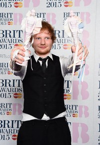 Tahun ini, Ed Sheeran membawa pulang penghargaan MasterCard British Album of the Year dan British Male Solo Artist. Ian Gavan/Getty Images