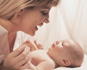 Survei: Hanya 35% Ortu yang Mengetahui Bahwa Mandi Bisa Buat Bayi Pintar